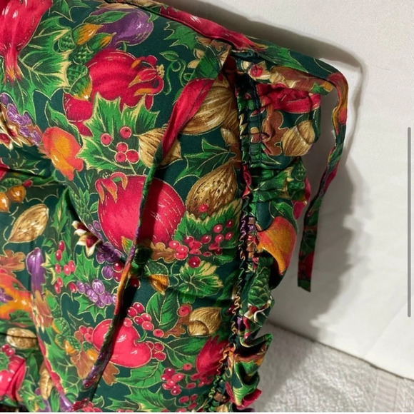 Vintage Green Red Vegetable Print  Tie On Chair Cushions With Ruffle Trim x2 - Picture 4 of 8
